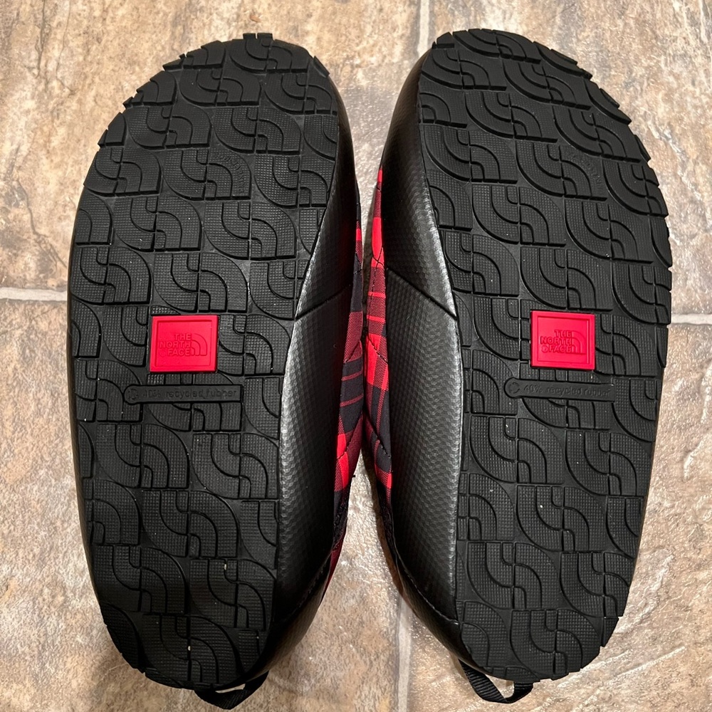 THE NORTH FACE Thermoball Traction Mules. Size 9. - Picture 5 of 5